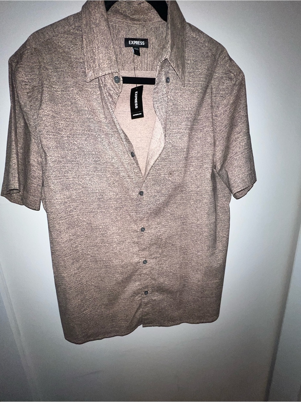 NWT- Express Men’s Short Sleeve Button-Up Shirt in Light Brown. Size L